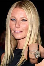 Gwyneth Paltrow - Engagement Ring Gwyneth Paltrow smiling with smaller picture of custom diamond ring
