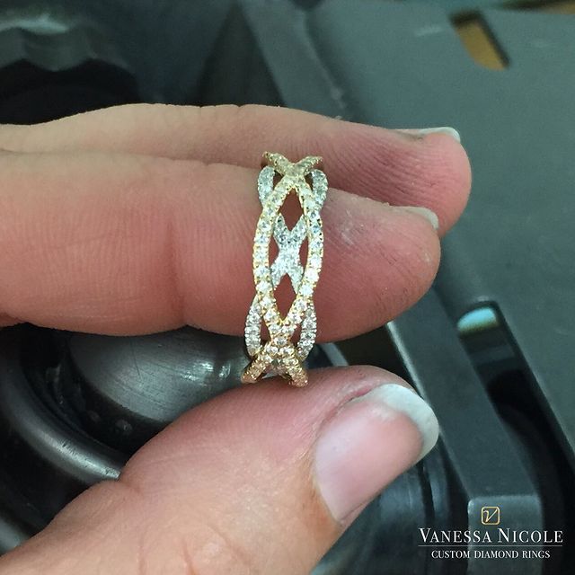 A Victory Diamond Ring for Hillary Clinton - VNJ